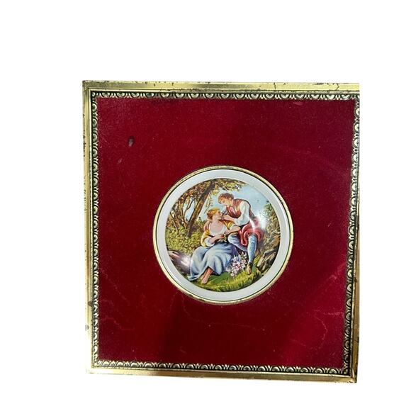 Vtg West Germany velvet embossed tin box gold tone red Colonial- 9x9x2.5 in - Picture 6 of 11